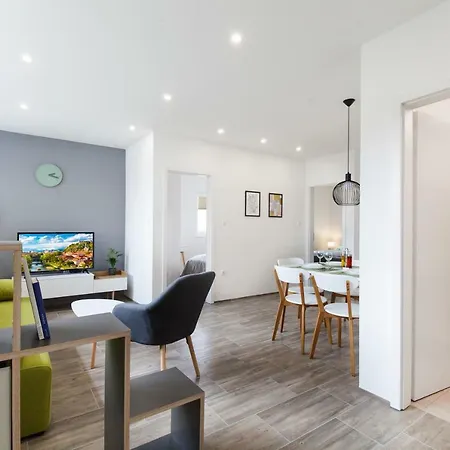 Felix Tour As Apartment *