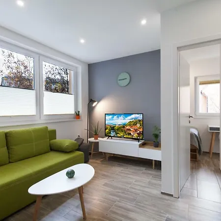 Felix Tour As Apartment