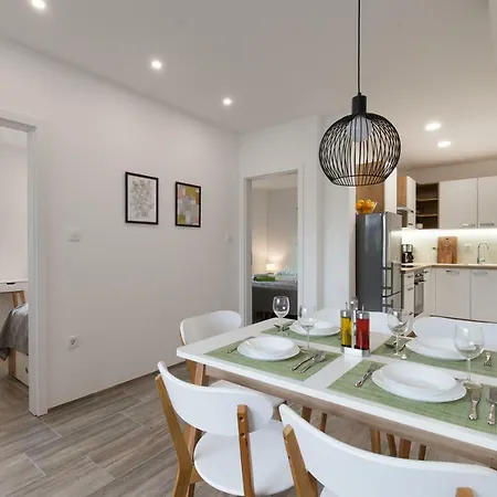 Felix Tour As * Liubliana